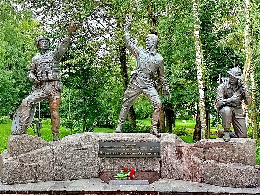 Памятник выпускникам Лепельского и Череповецкого военных училищ