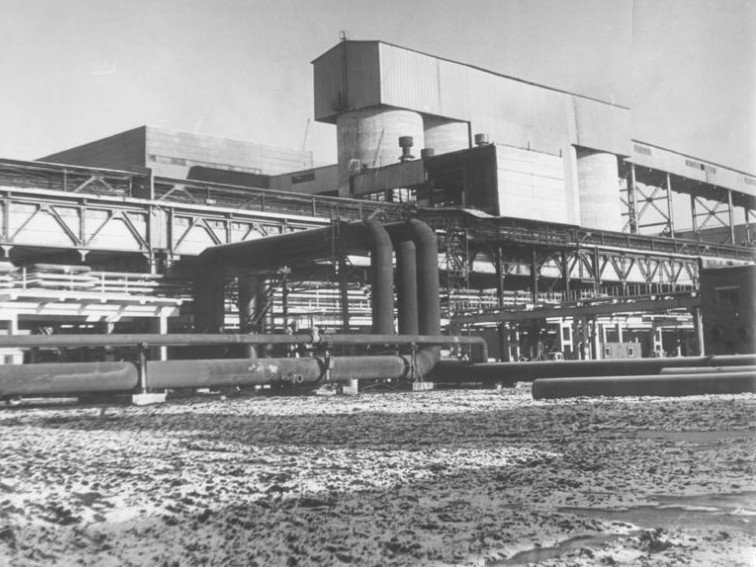 В 1976 году на химическом заводе получена фосфорная кислота
